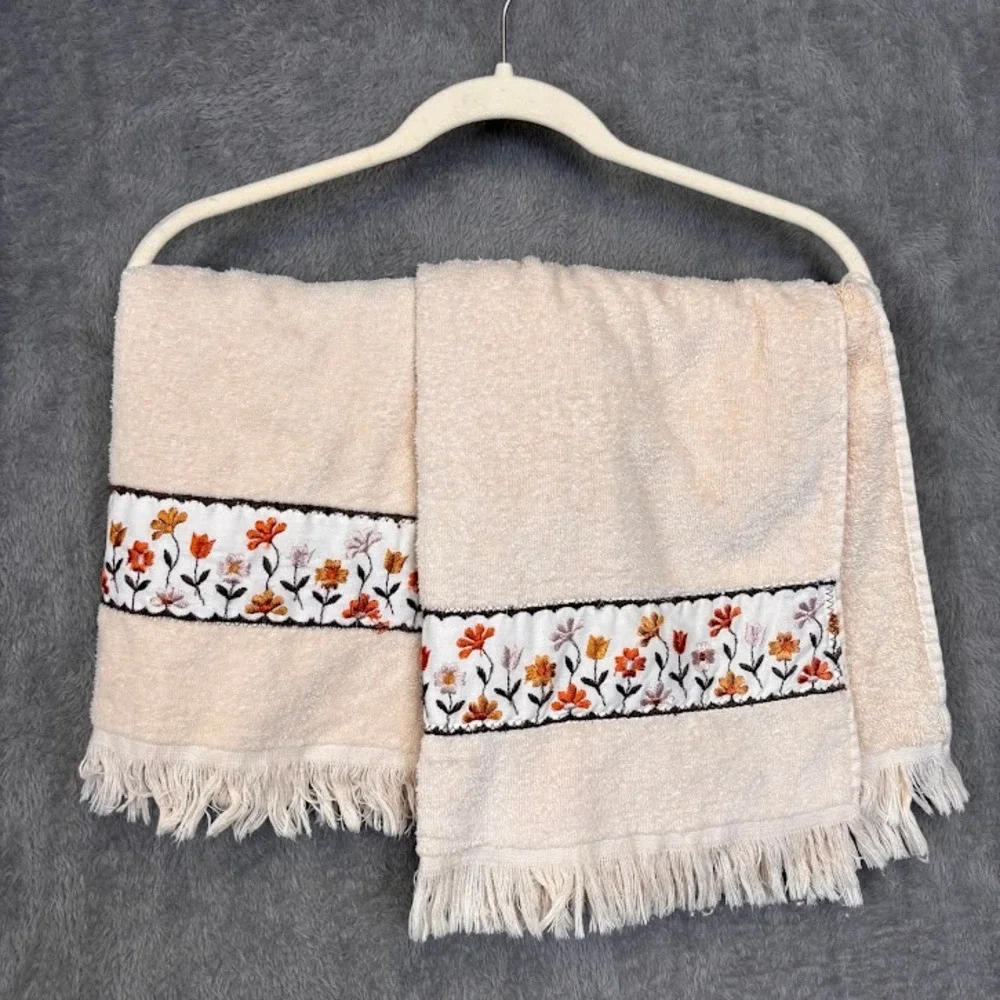 Vintage Cannon Gold Label Embroidered Floral Fringe Bath Towels Cream‎ Set of 2